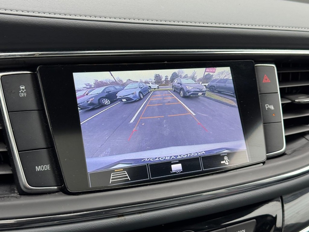 Buick Enclave Vehicle Full-screen Gallery Image 25