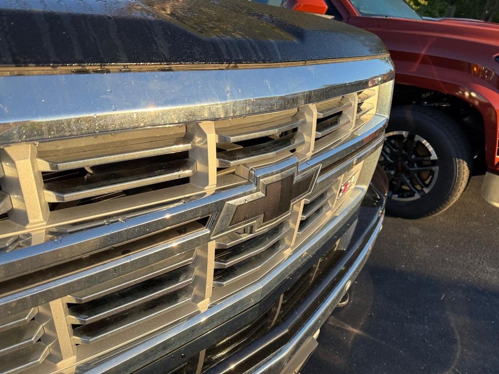 Chevrolet Silverado 1500 Vehicle Full-screen Gallery Image 05