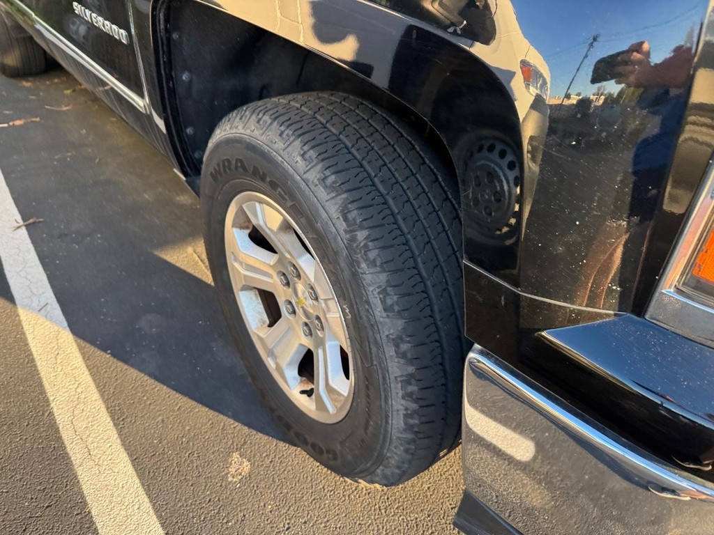 Chevrolet Silverado 1500 Vehicle Full-screen Gallery Image 06