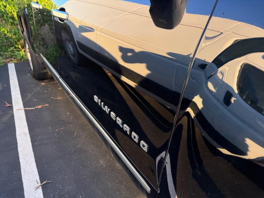 Chevrolet Silverado 1500 Vehicle Full-screen Gallery Image 09