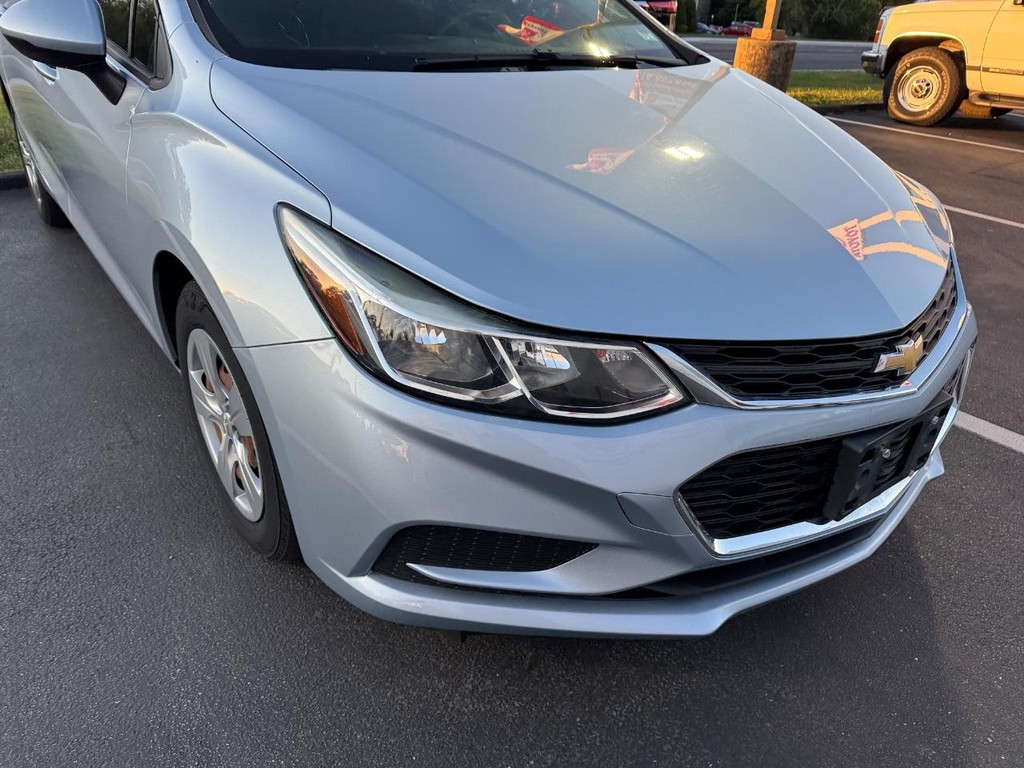 Chevrolet Cruze Vehicle Full-screen Gallery Image 04