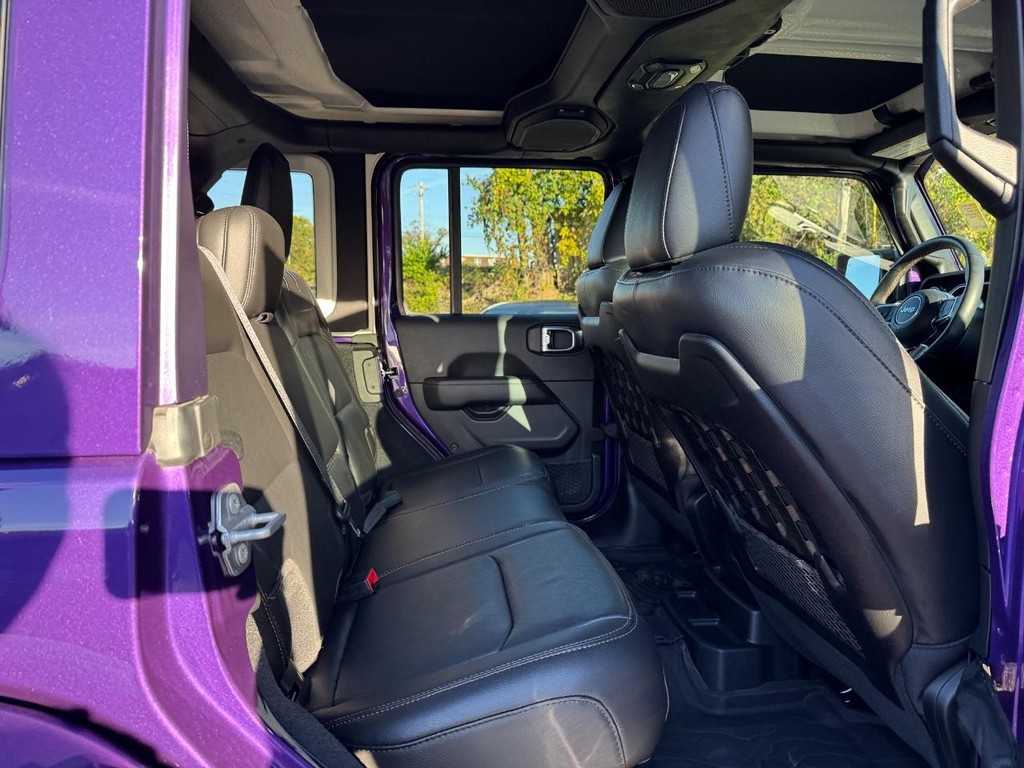 Jeep Wrangler Vehicle Full-screen Gallery Image 13