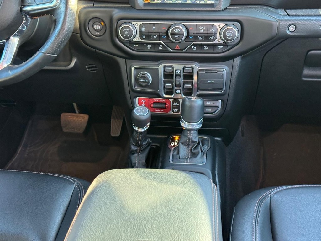 Jeep Wrangler Vehicle Full-screen Gallery Image 17