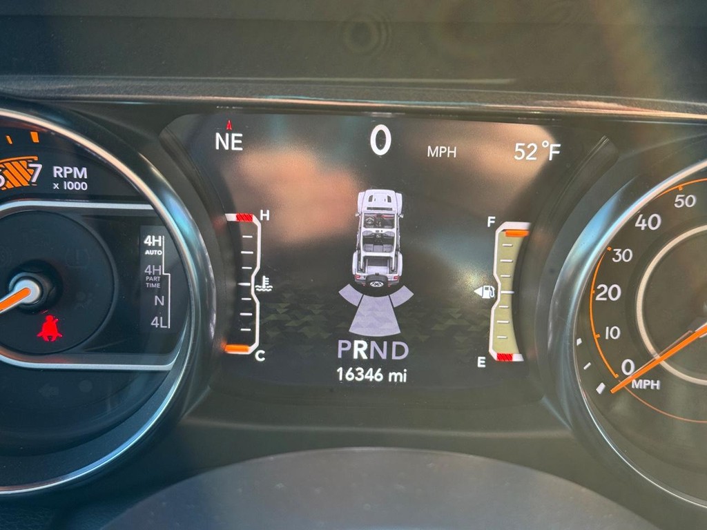 Jeep Wrangler Vehicle Full-screen Gallery Image 25