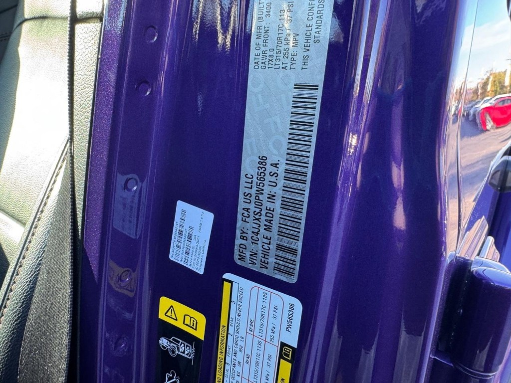 Jeep Wrangler Vehicle Full-screen Gallery Image 26