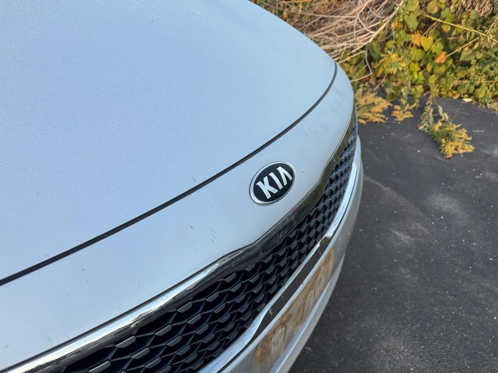 Kia Optima Vehicle Full-screen Gallery Image 04