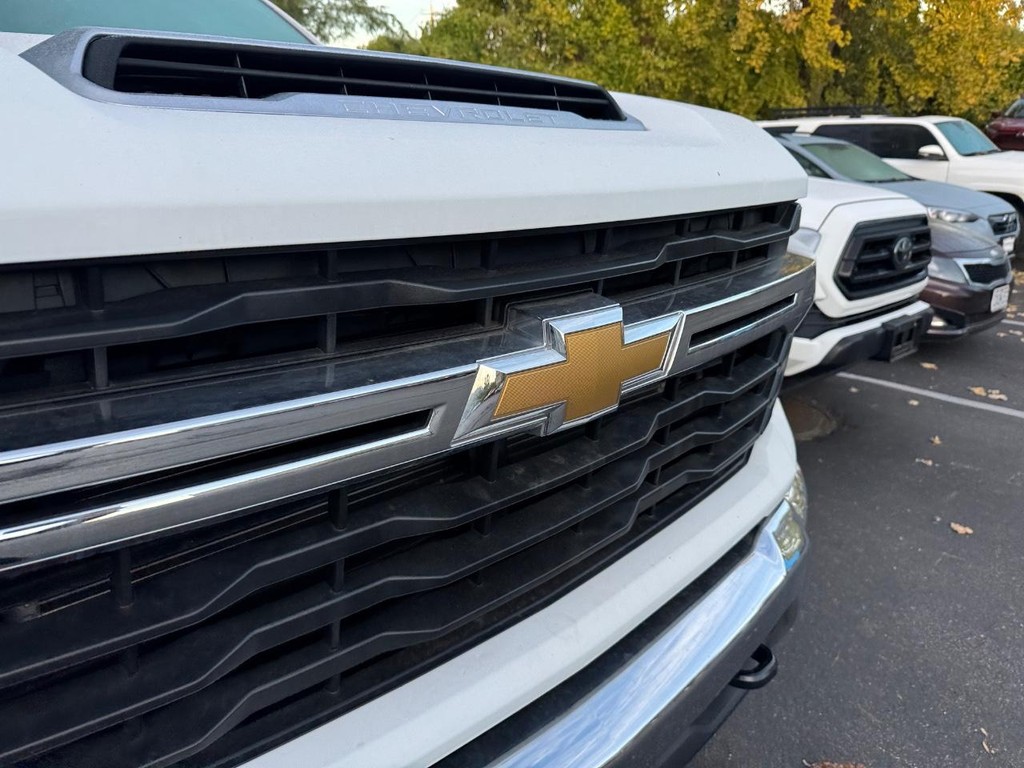 Chevrolet Silverado 2500HD Vehicle Full-screen Gallery Image 05