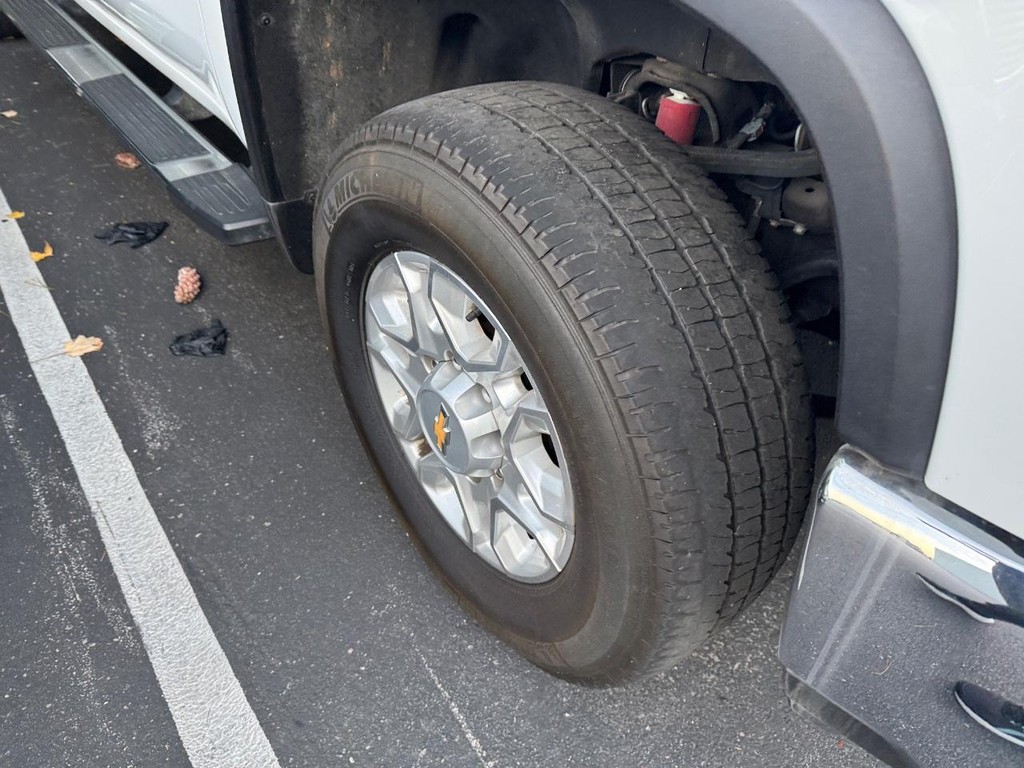 Chevrolet Silverado 2500HD Vehicle Full-screen Gallery Image 06