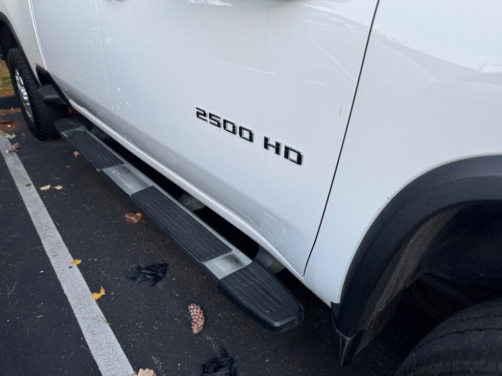 Chevrolet Silverado 2500HD Vehicle Full-screen Gallery Image 09