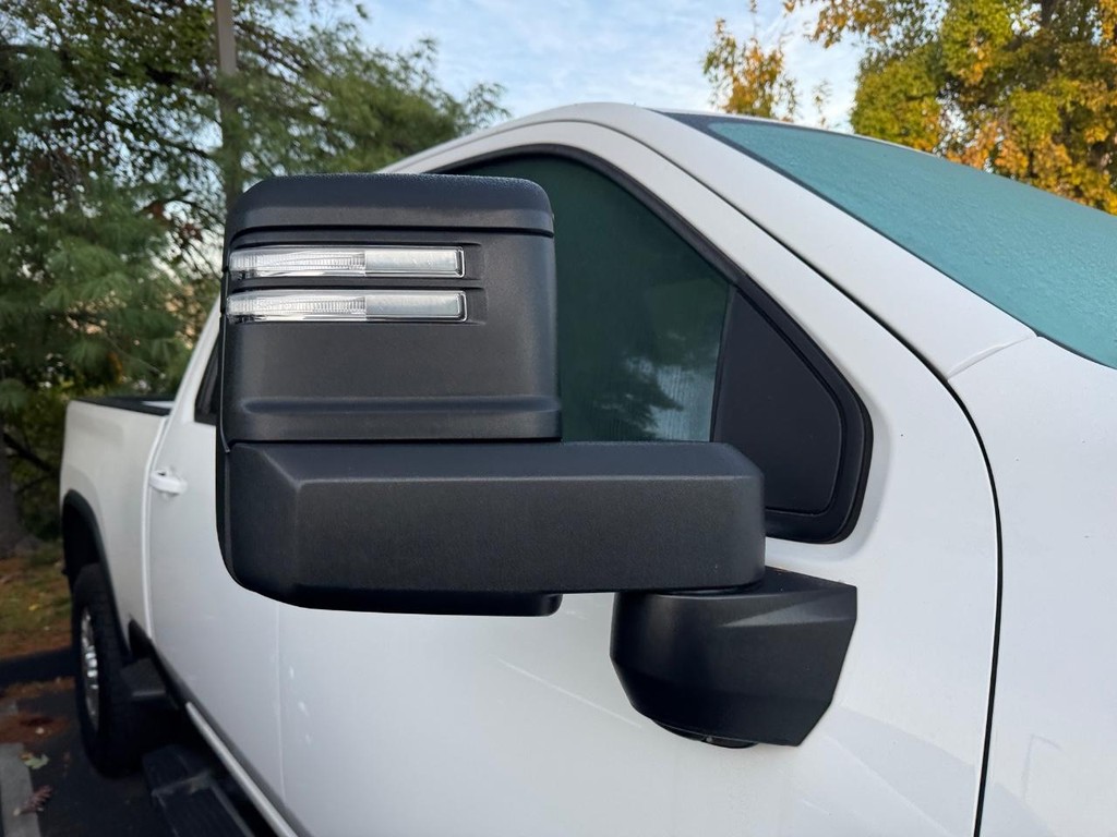 Chevrolet Silverado 2500HD Vehicle Full-screen Gallery Image 10