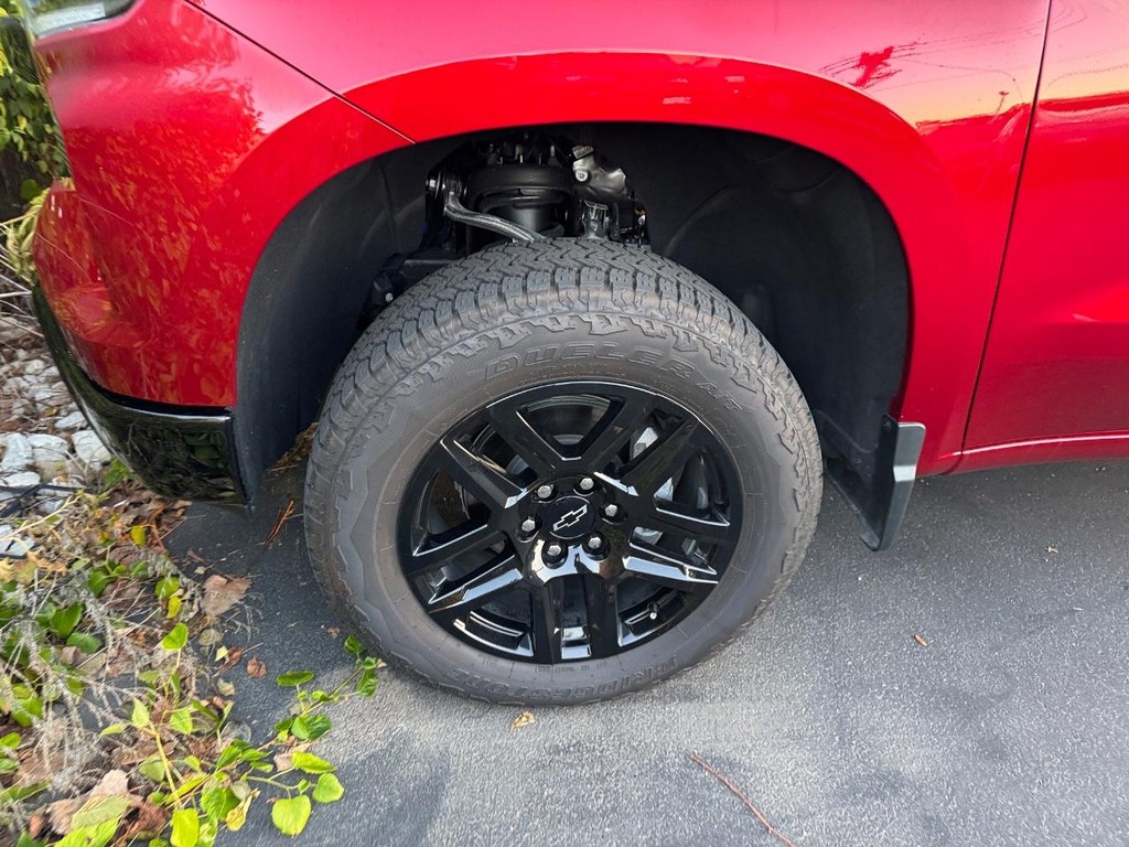 Chevrolet Silverado 1500 Vehicle Full-screen Gallery Image 02