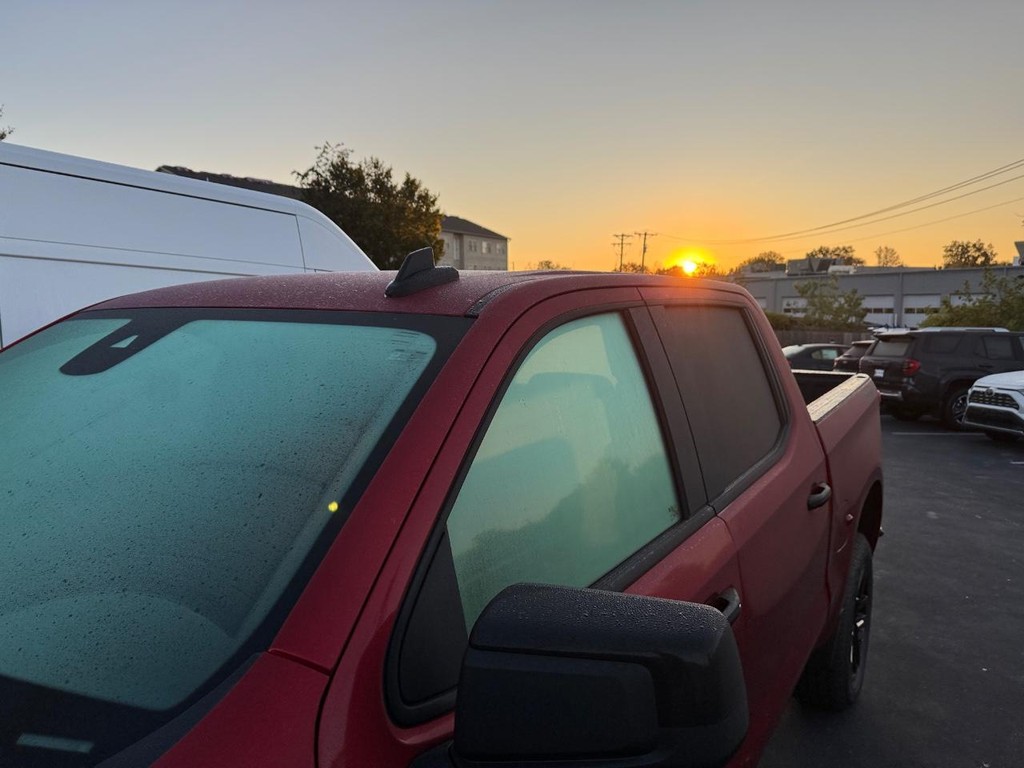 Chevrolet Silverado 1500 Vehicle Full-screen Gallery Image 05