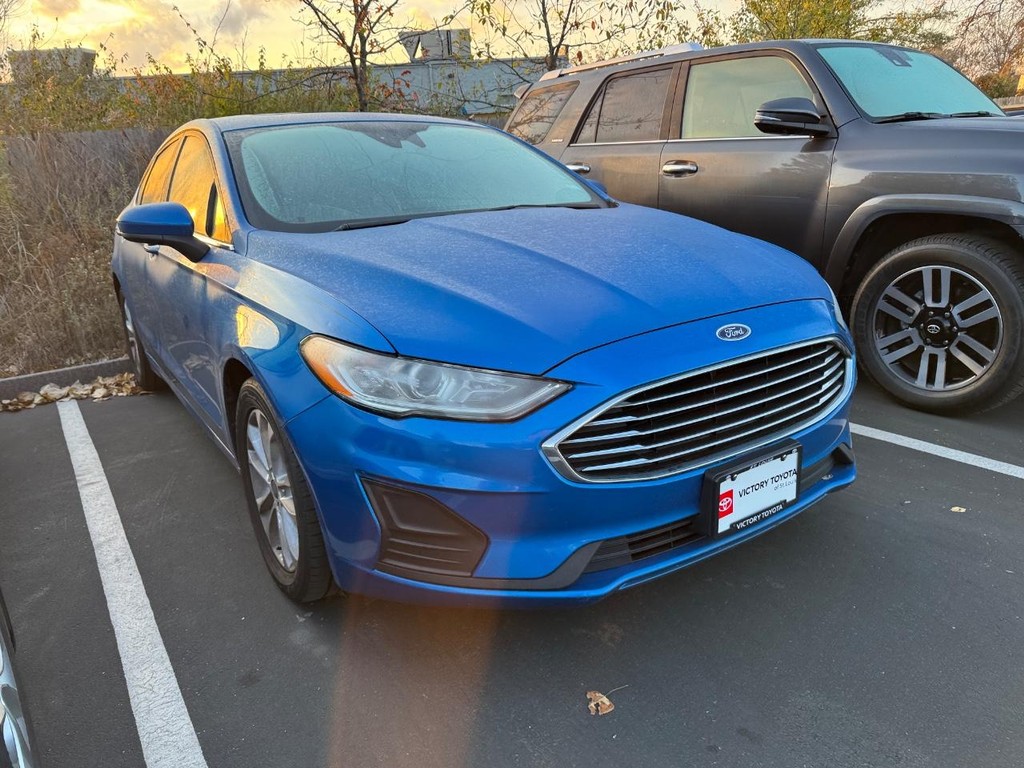 Ford Fusion Vehicle Full-screen Gallery Image 03