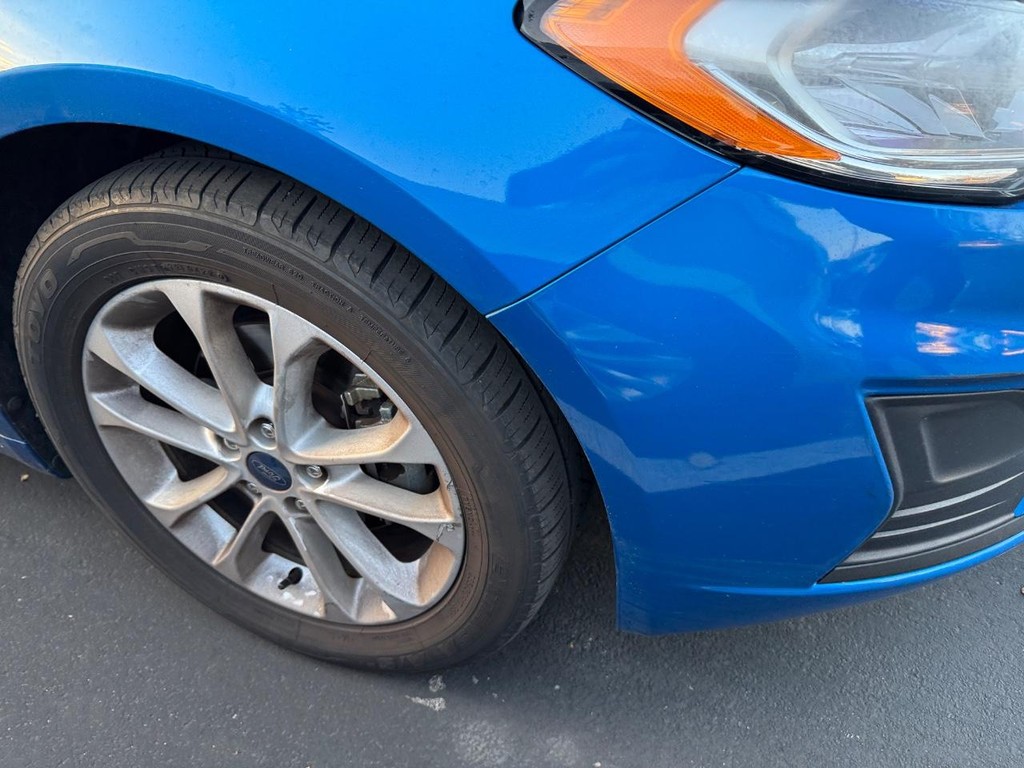 Ford Fusion Vehicle Full-screen Gallery Image 04