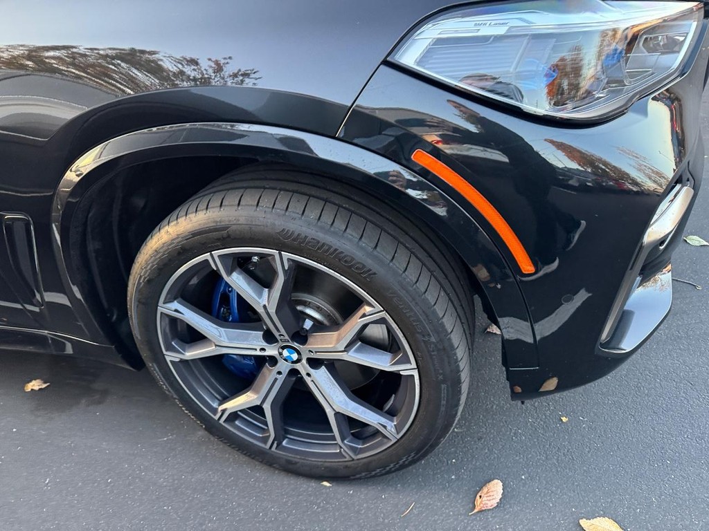 BMW X5 Vehicle Full-screen Gallery Image 04