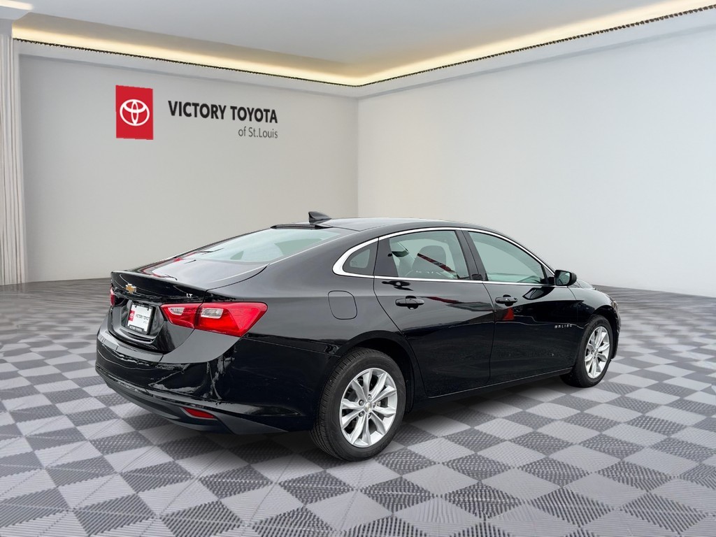 Chevrolet Malibu Vehicle Full-screen Gallery Image 03