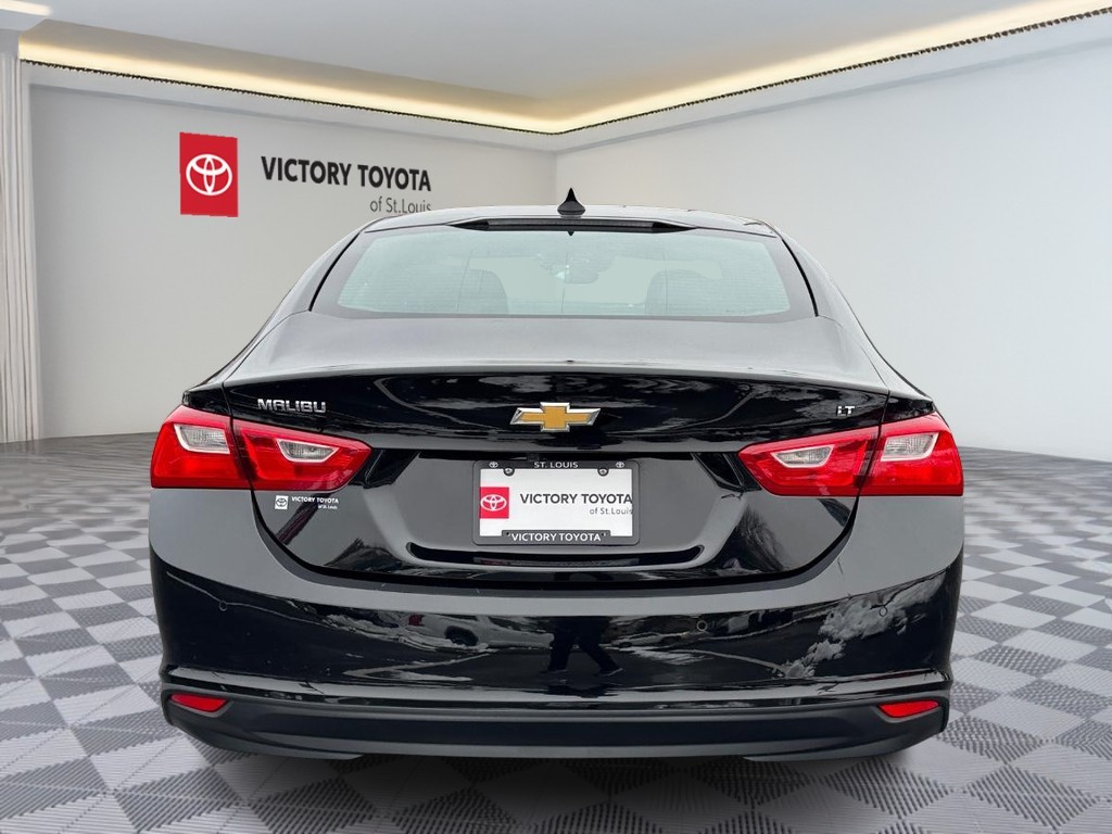 Chevrolet Malibu Vehicle Full-screen Gallery Image 04