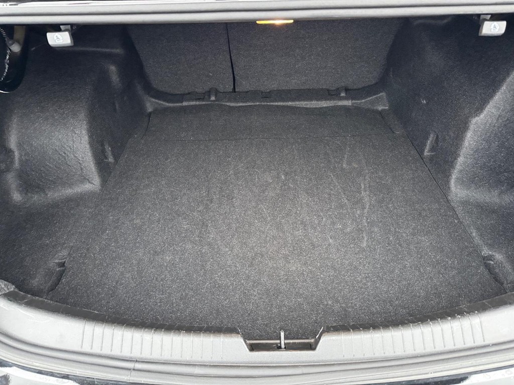 Chevrolet Malibu Vehicle Full-screen Gallery Image 05