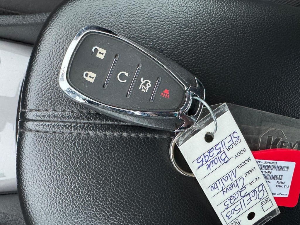 Chevrolet Malibu Vehicle Full-screen Gallery Image 09