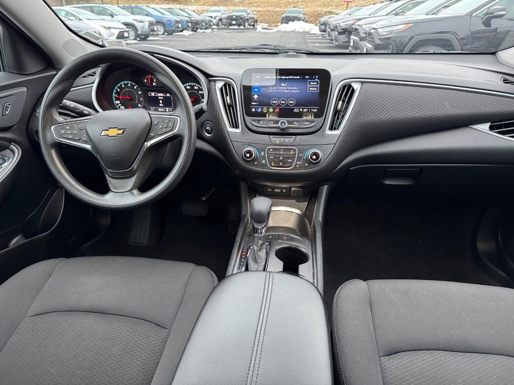 Chevrolet Malibu Vehicle Full-screen Gallery Image 14