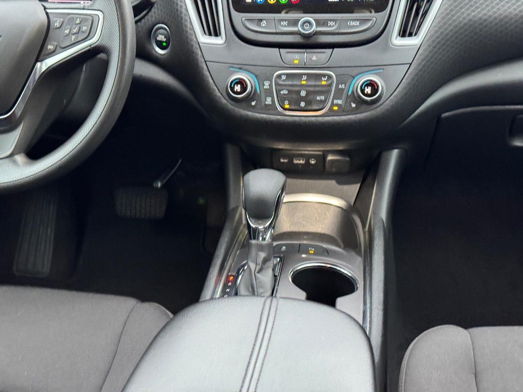 Chevrolet Malibu Vehicle Full-screen Gallery Image 17