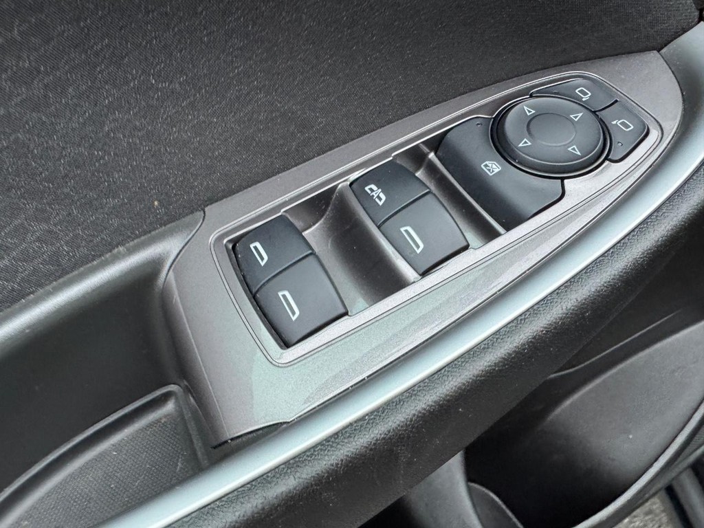 Chevrolet Malibu Vehicle Full-screen Gallery Image 19