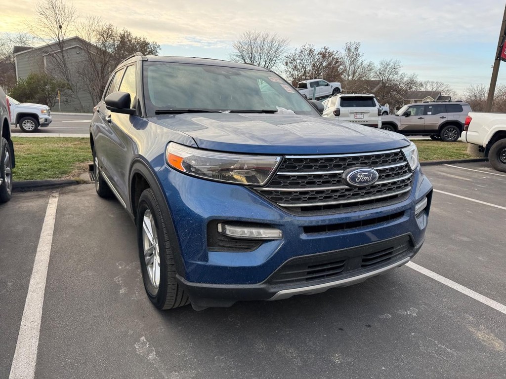 Ford Explorer Vehicle Full-screen Gallery Image 03