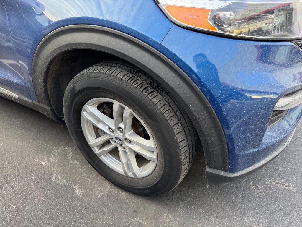 Ford Explorer Vehicle Full-screen Gallery Image 04