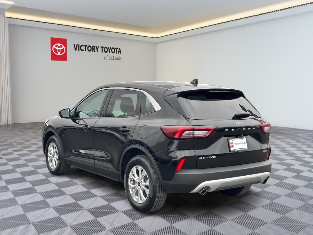 Ford Escape Vehicle Full-screen Gallery Image 06