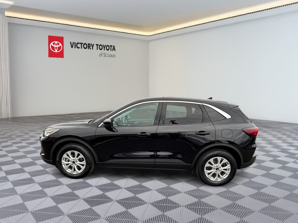 Ford Escape Vehicle Full-screen Gallery Image 07