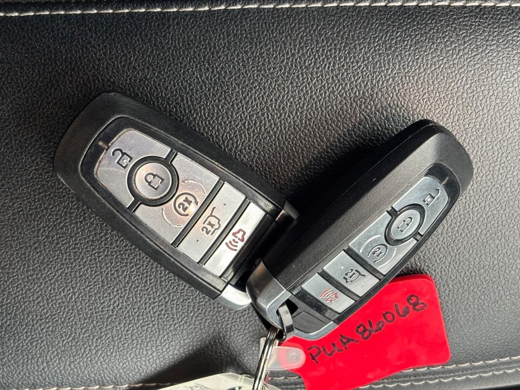 Ford Escape Vehicle Full-screen Gallery Image 09