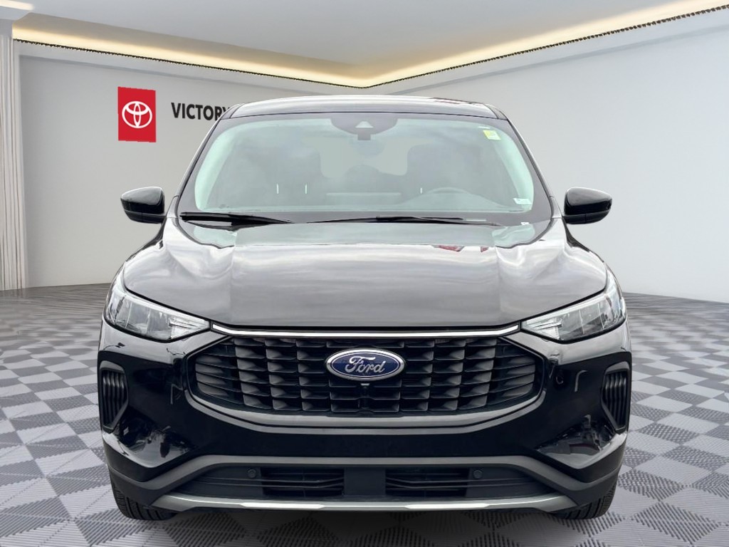 Ford Escape Vehicle Full-screen Gallery Image 10