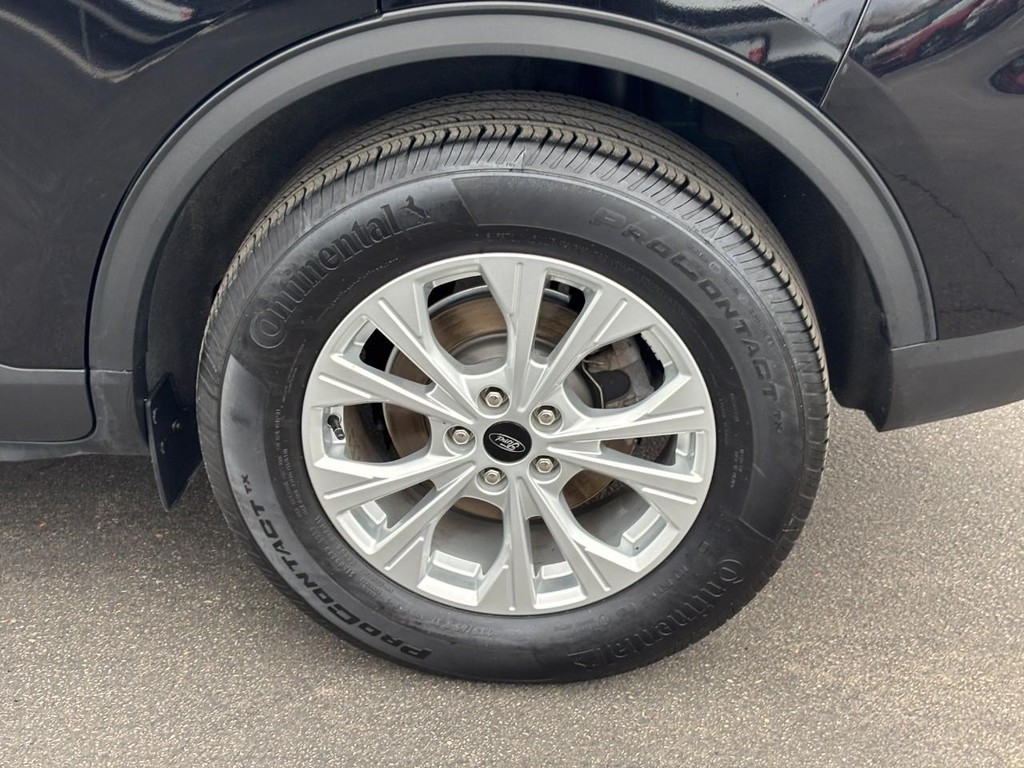 Ford Escape Vehicle Full-screen Gallery Image 11