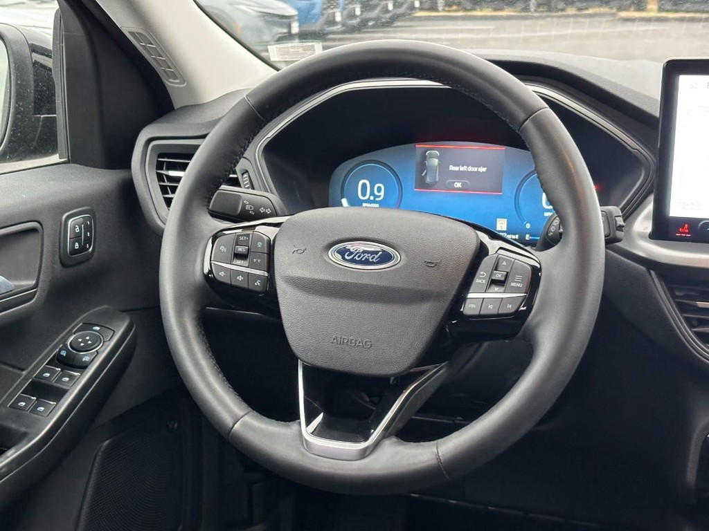 Ford Escape Vehicle Full-screen Gallery Image 14