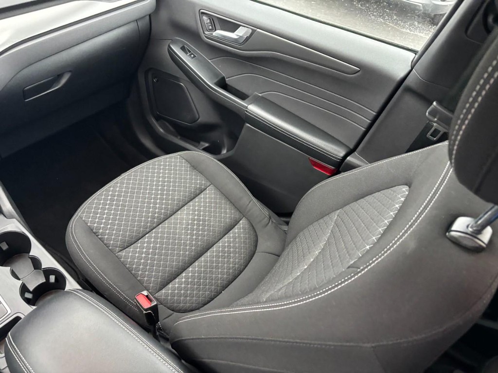 Ford Escape Vehicle Full-screen Gallery Image 17