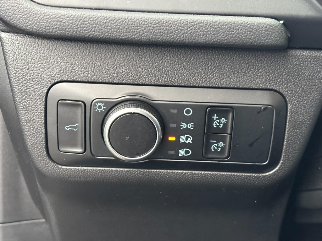 Ford Escape Vehicle Full-screen Gallery Image 18