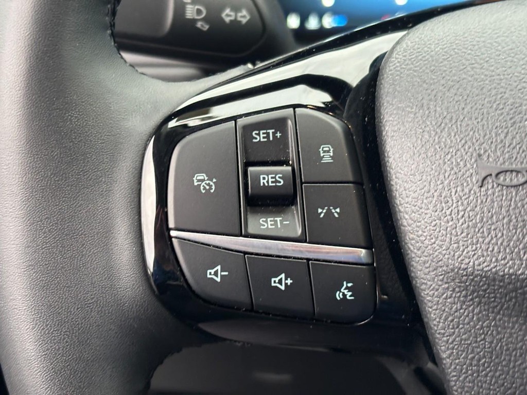 Ford Escape Vehicle Full-screen Gallery Image 19