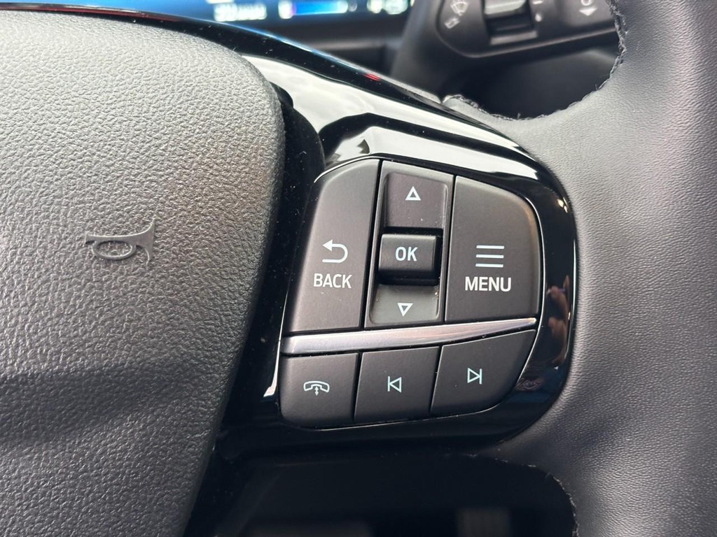 Ford Escape Vehicle Full-screen Gallery Image 20