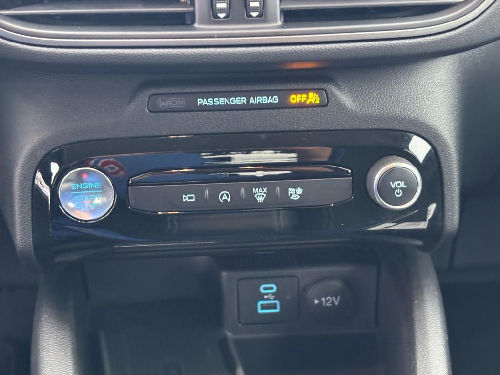 Ford Escape Vehicle Full-screen Gallery Image 25