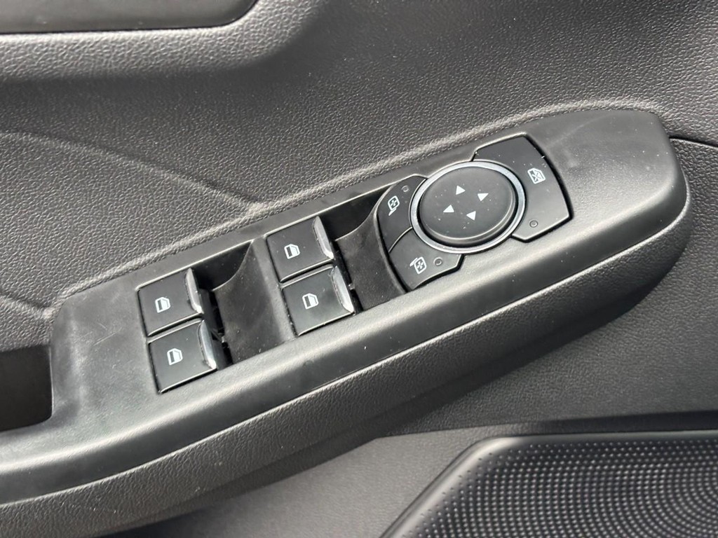 Ford Escape Vehicle Full-screen Gallery Image 26