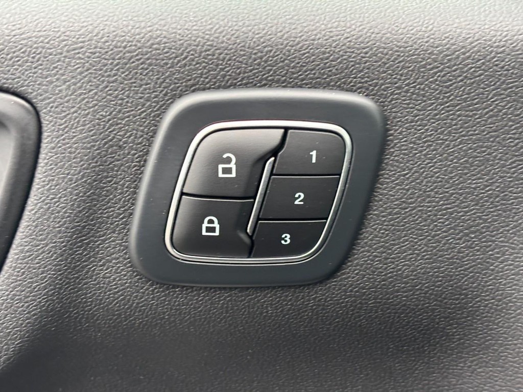 Ford Escape Vehicle Full-screen Gallery Image 27