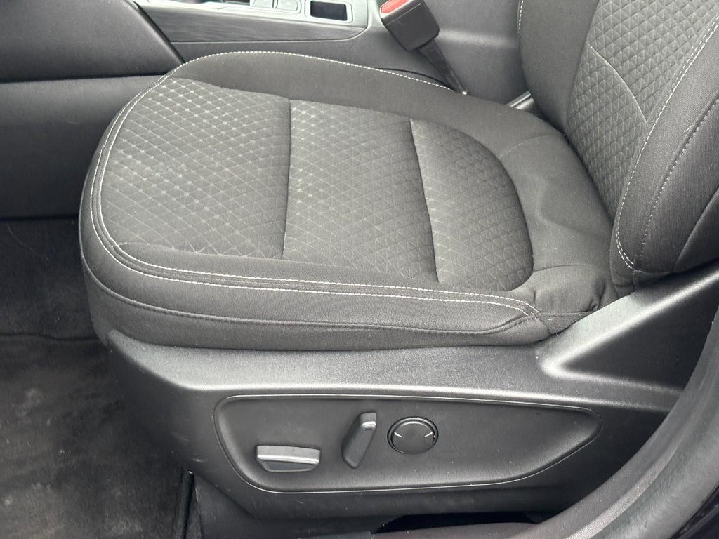 Ford Escape Vehicle Full-screen Gallery Image 28