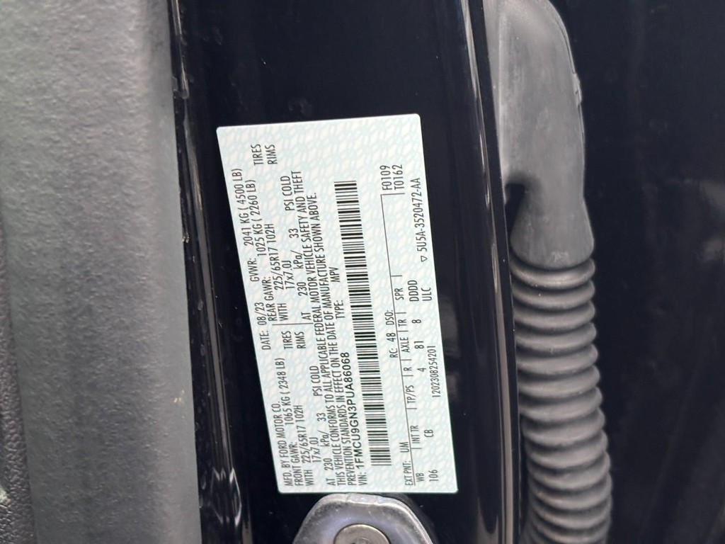 Ford Escape Vehicle Full-screen Gallery Image 29