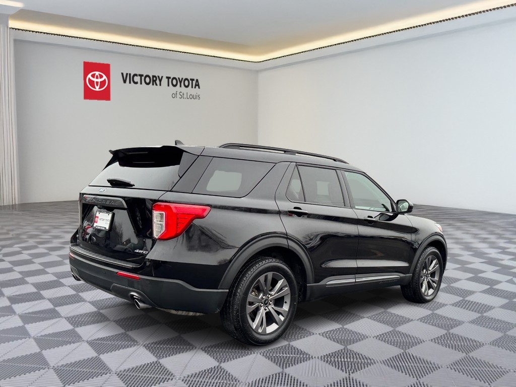 Ford Explorer Vehicle Full-screen Gallery Image 03