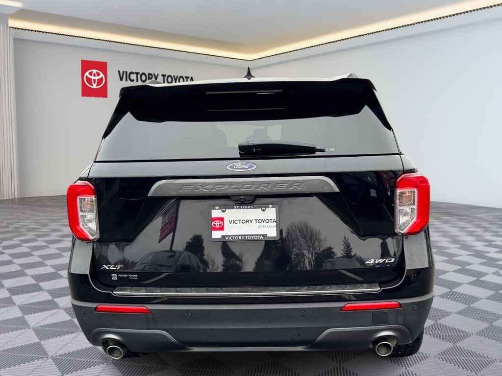 Ford Explorer Vehicle Full-screen Gallery Image 04