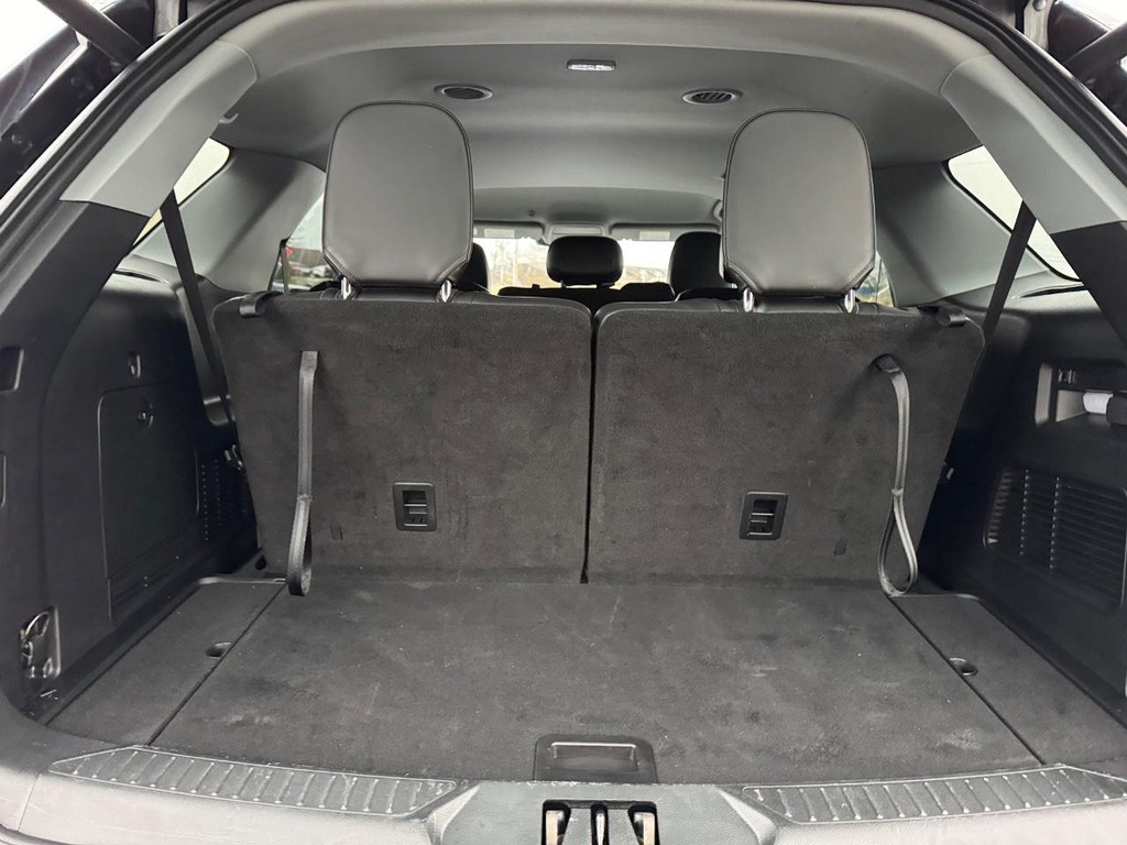 Ford Explorer Vehicle Full-screen Gallery Image 05