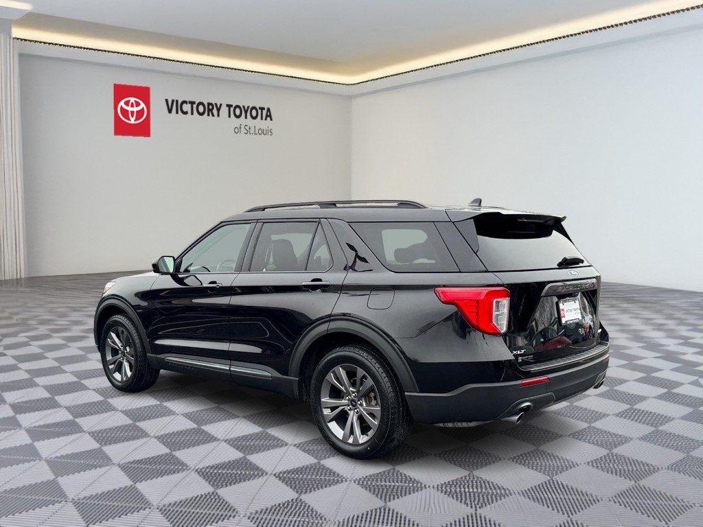 Ford Explorer Vehicle Full-screen Gallery Image 06