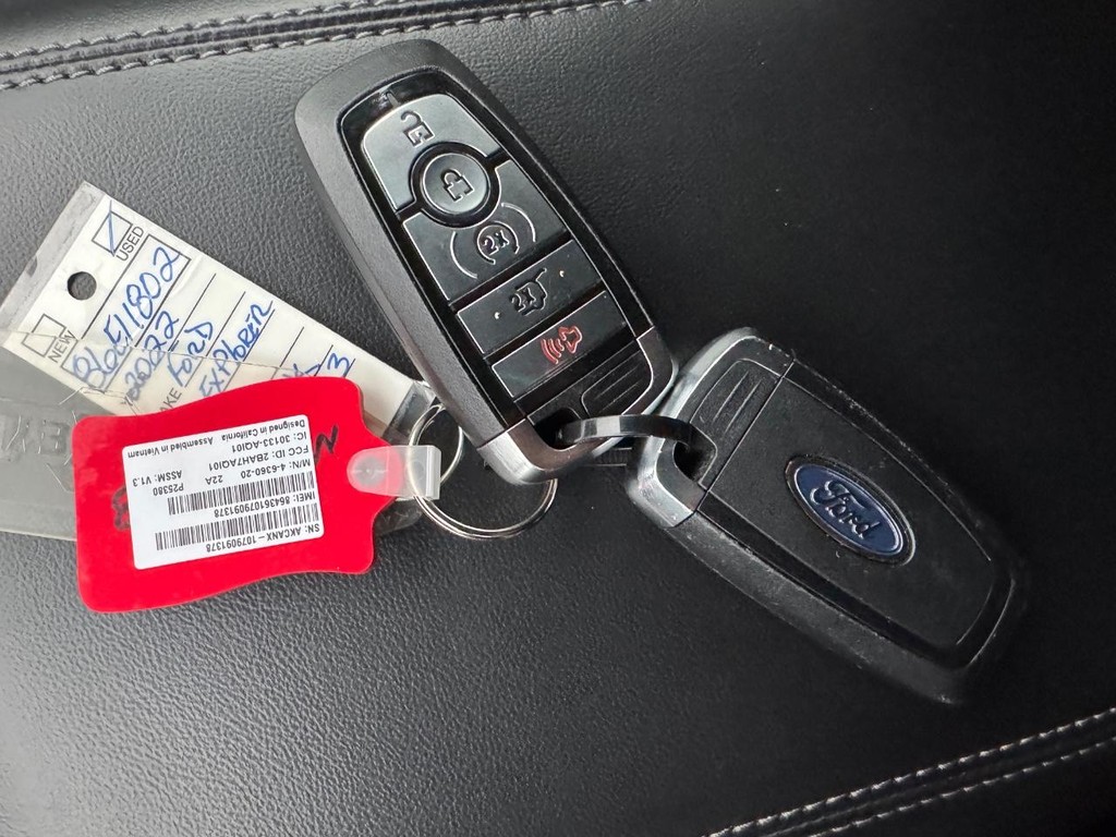 Ford Explorer Vehicle Full-screen Gallery Image 09