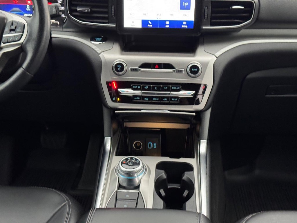 Ford Explorer Vehicle Full-screen Gallery Image 17