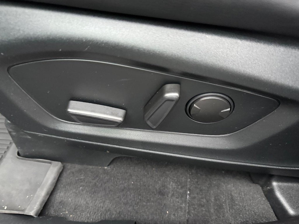 Ford Explorer Vehicle Full-screen Gallery Image 18